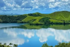 Destinasi Wisata Danau Sentani Papua