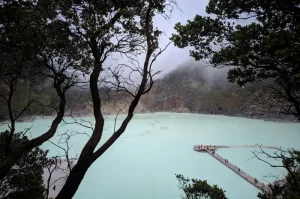 Destinasi Wisata Alam Terpopuler di Jawa Barat yang Wajib Dikunjungi