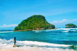 Pantai Goa Cina, Pantai Indah yang Memadukan Situs Sejarah Unik di Malang